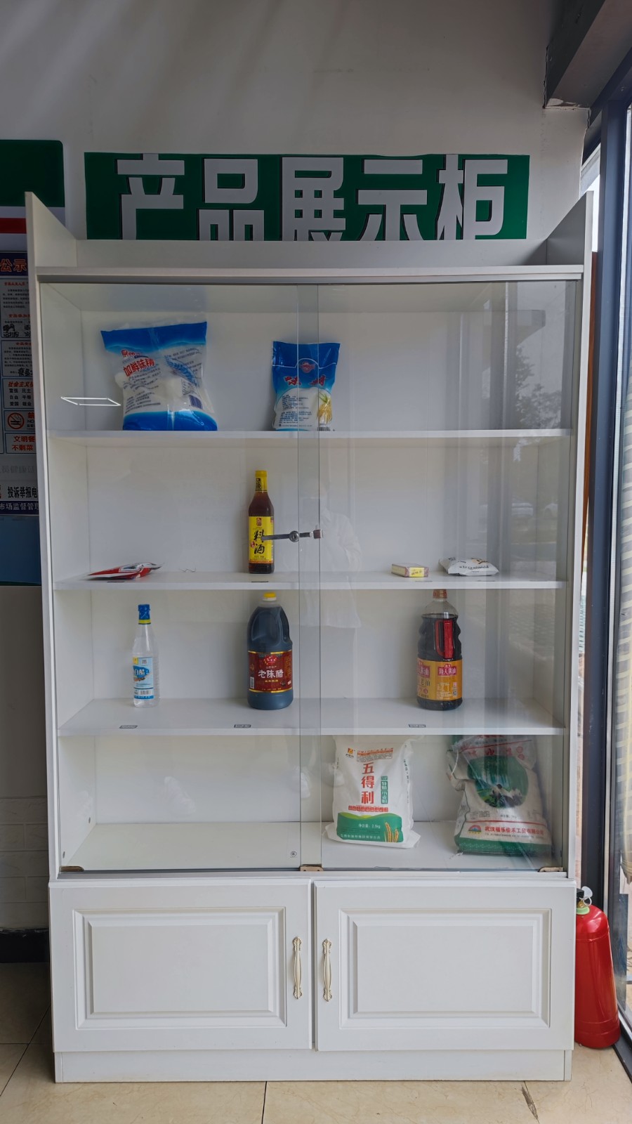 产品展示柜.jpg
